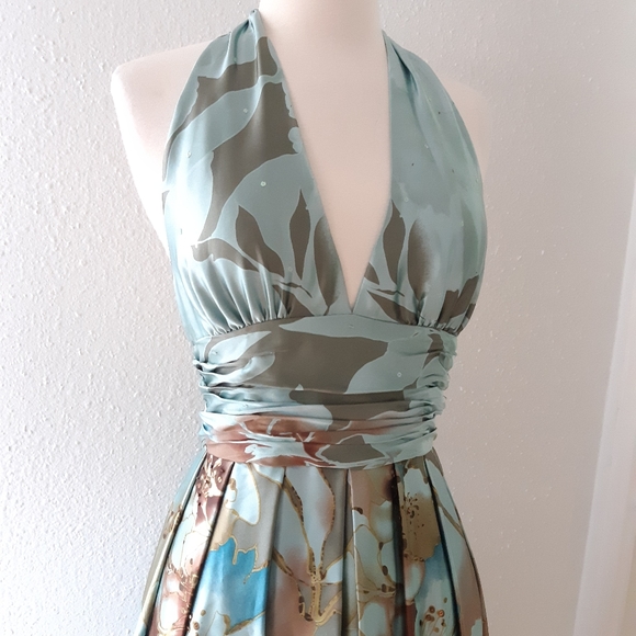 Adrianna Papell Dresses & Skirts - Adrianna Pappel Silk Floral Halter Dress